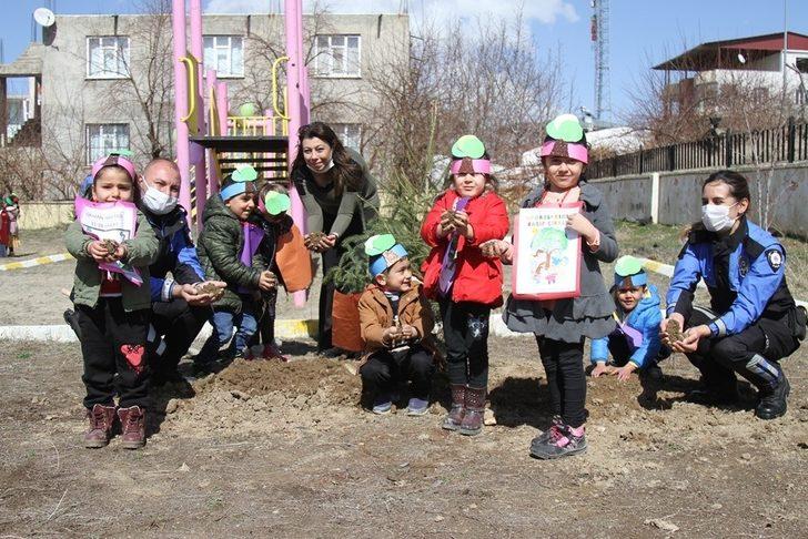 Van polisi çocuklarla fidan dikti G4