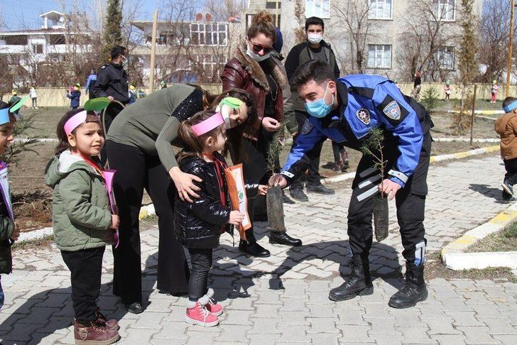 Van polisi çocuklarla fidan dikti G5