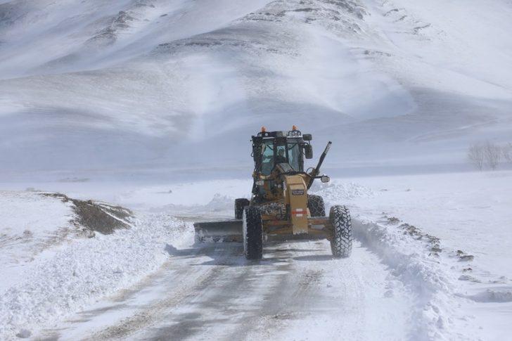 Gürpınar Belediyesinden karla mücadele çalışması G4