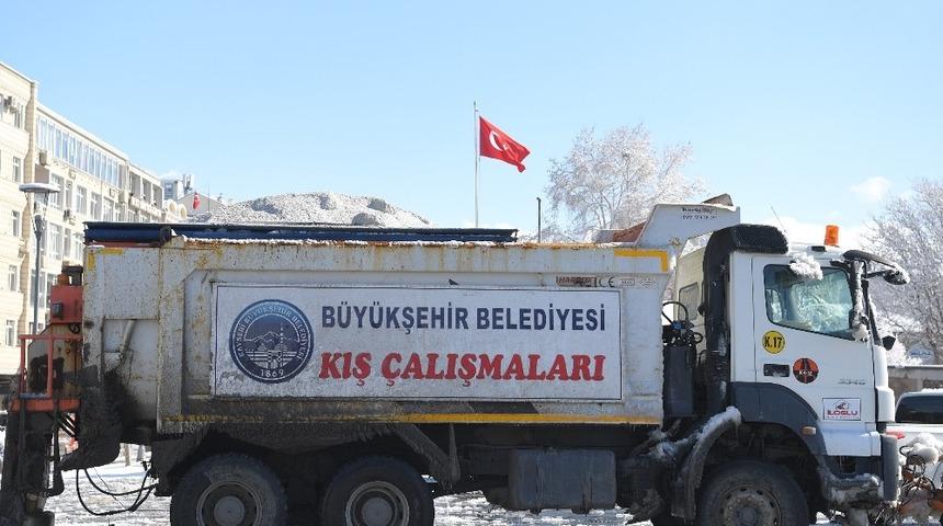 Büyükşehir ile yollar açık