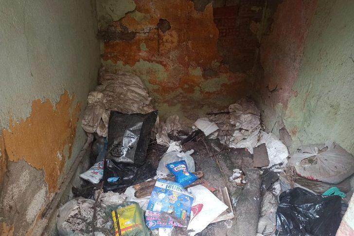 Çöp evden 4 traktör atık malzeme çıkarıldı G3