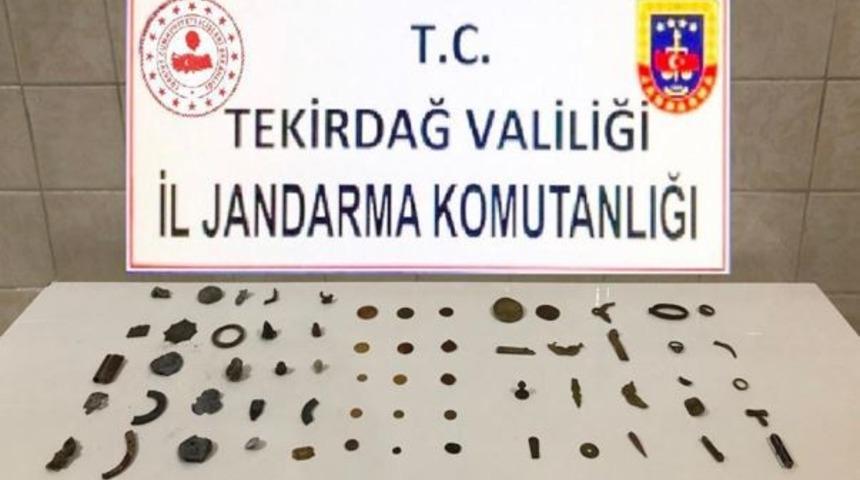 M&uuml;zede olması gereken eserleri, evinde saklarken yakalandı