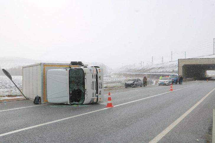 Sorgun’da kamyon devrildi: 1 yaralı G1