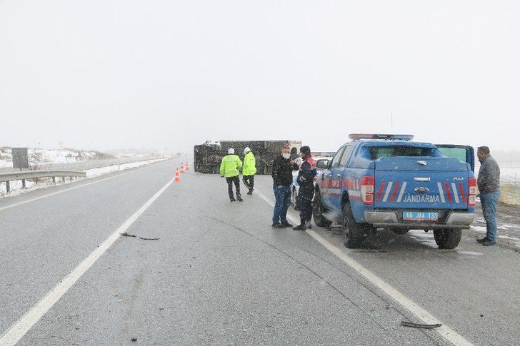 Sorgun’da kamyon devrildi: 1 yaralı G2
