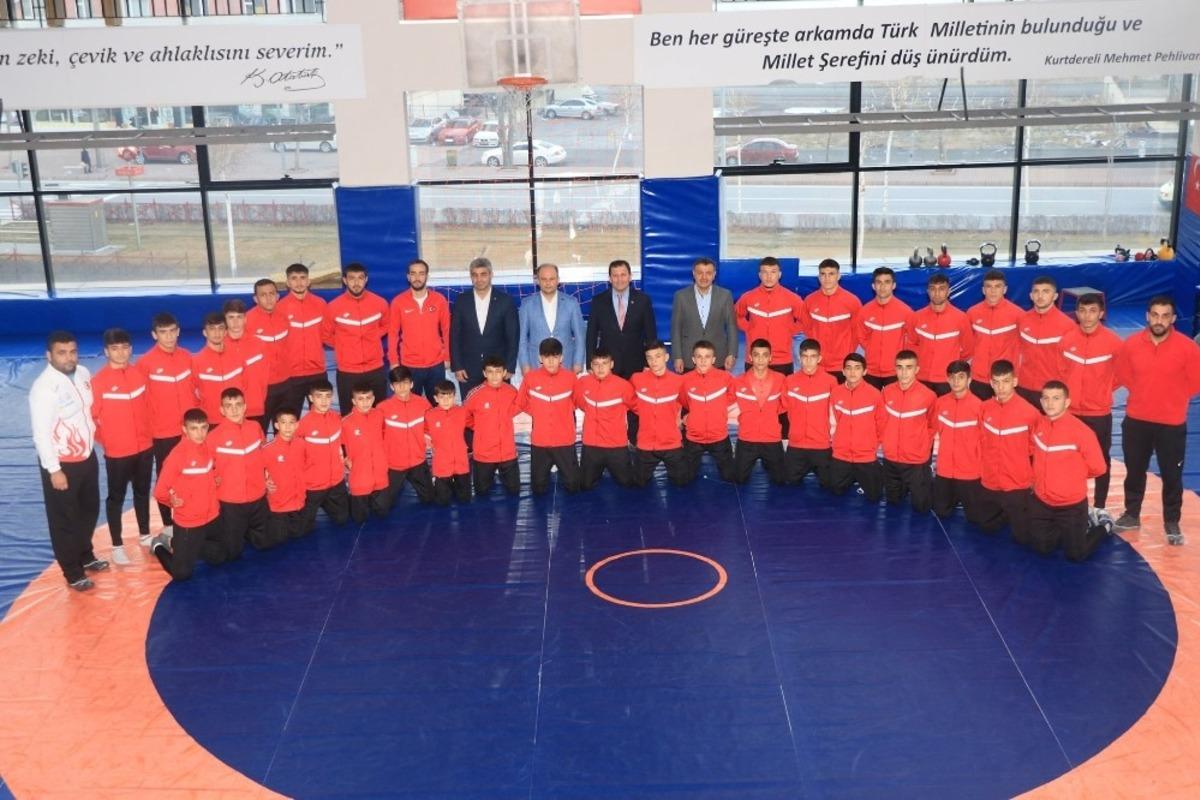 Kayserili g&uuml;reş&ccedil;iler T&uuml;rkiye Şampiyonası&rsquo;na hazır