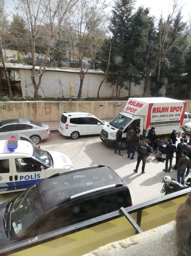 Mardin&rsquo;de kamyonet ile motosiklet &ccedil;arpıştı: 1 yaralı 1