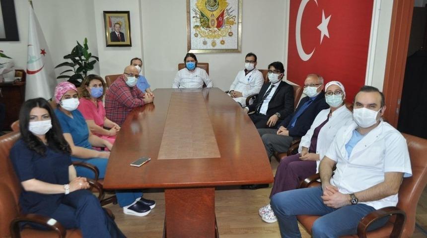 Başarılı organ bağışı operasyonu sonrası hastane çalışanlarına teşekkür plaketi verildi