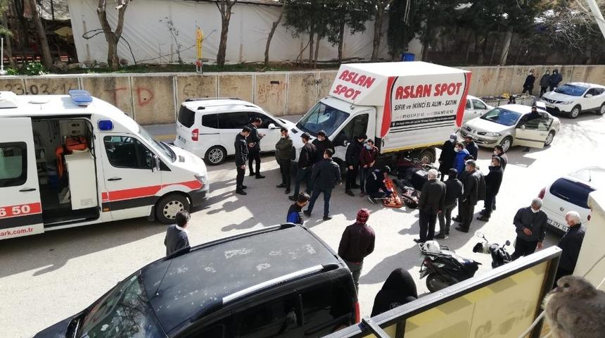 Mardin&rsquo;de kamyonet ile motosiklet &ccedil;arpıştı: 1 yaralı