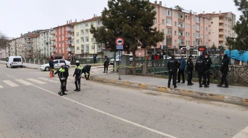 Husumetlisini sokak ortasında t&uuml;fekle vurdu