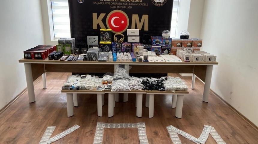 Kahramanmaraş&rsquo;ta ka&ccedil;ak cep telefonu aksesuarı operasyonu