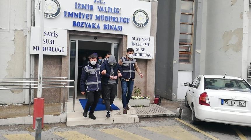 İzmir&rsquo;de L&uuml;ks villa ilanıyla dolandırıcılık yapan şahıslara operasyon