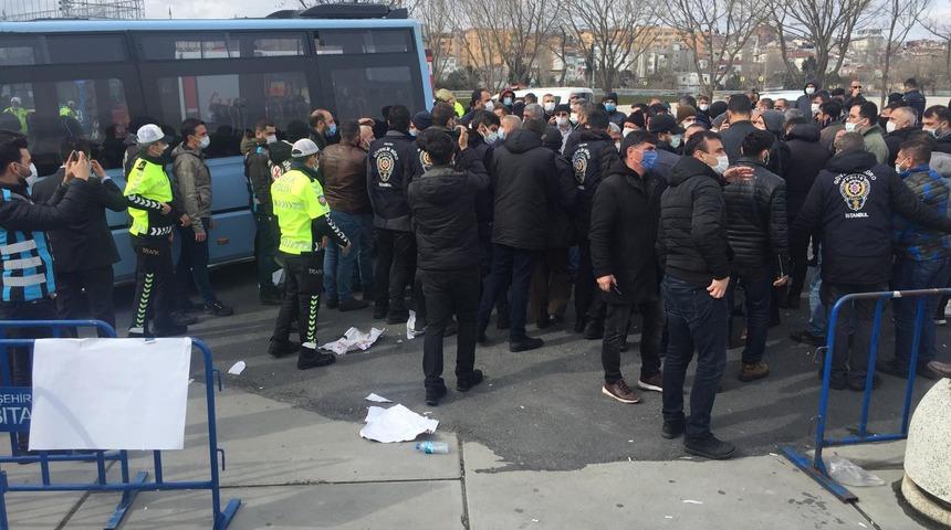 UKOME kararına minibüsçülerden tepki! Aracını yakmaya çalıştı