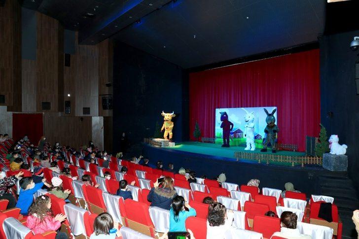 İpekyolu Belediyesinden “Vohoo ve Arkadaşları” isimli oyun sahnelendi G1