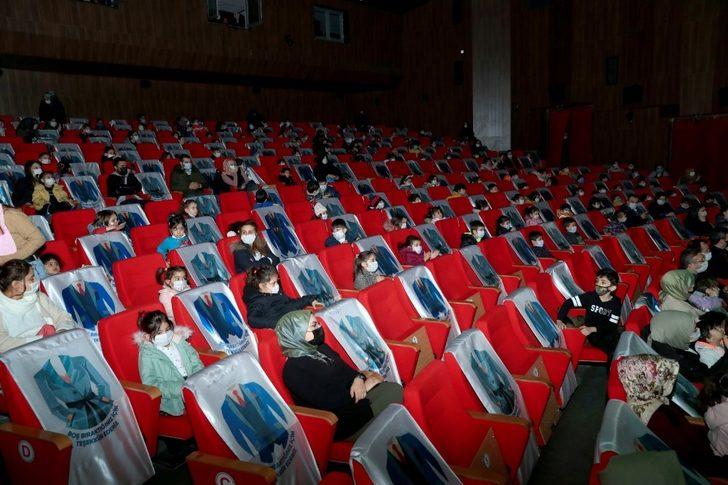 İpekyolu Belediyesinden “Vohoo ve Arkadaşları” isimli oyun sahnelendi G4