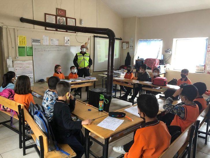 Öğrencilere trafik eğitimi verildi G1