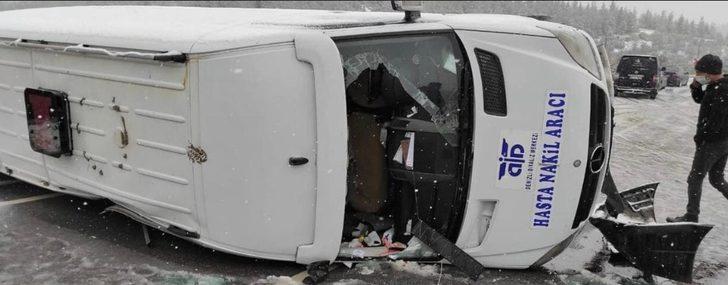Diyaliz hastalarını taşıyan minibüs devrildi: 4 kişi yaralandı G2