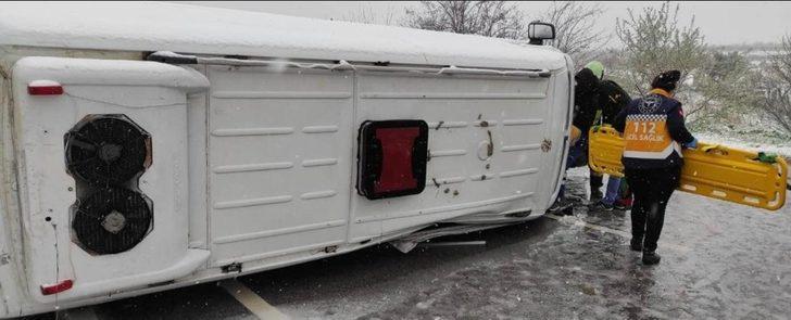 Diyaliz hastalarını taşıyan minibüs devrildi: 4 kişi yaralandı G3