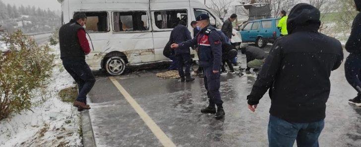 Diyaliz hastalarını taşıyan minibüs devrildi: 4 kişi yaralandı G5