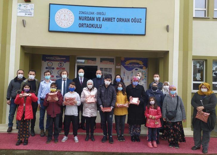 Uzaktan eğitime katılamayan öğrencilere tablet yardımı G1