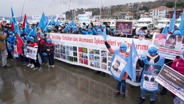 Uygurlar Wang Yi'nin Türkiye Ziyaretini Protesto Etti