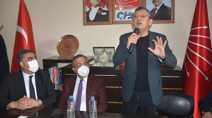 CHP'li Özel: Cumhurbaşkanı adayımız açıklanana kadar adayımız sensin, hepinizsiniz