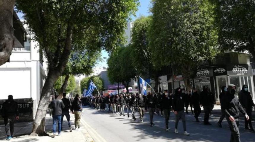 Rum Kesimi’nde camiye ‘haç’ resmi çizip, ‘Türklere ölüm’ tehditleri yazıldı