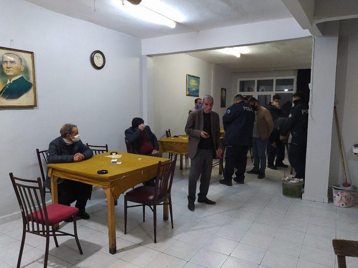 Adana’da kahvehaneye polis baskını: 8 kişiye kısıtlamayı ihlalden para cezası G4