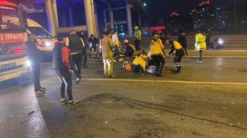 E-5’te seyir halinde olan otomobil direğe çarpıp takla attı: 2 yaralı