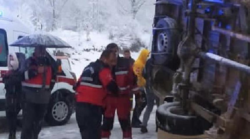 İşçileri taşıyan minibüs devrildi! Yaralılar var
