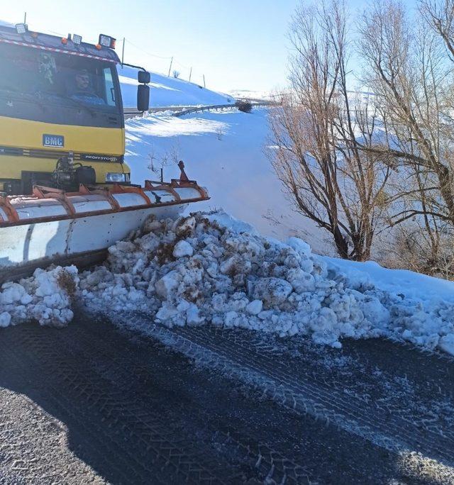 Karla kapanan mahalle yolları ulaşıma açıldı