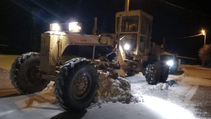 Aydın Büyükşehir Belediyesi yolları açık tutmak için gece mesaisi yaptı G3