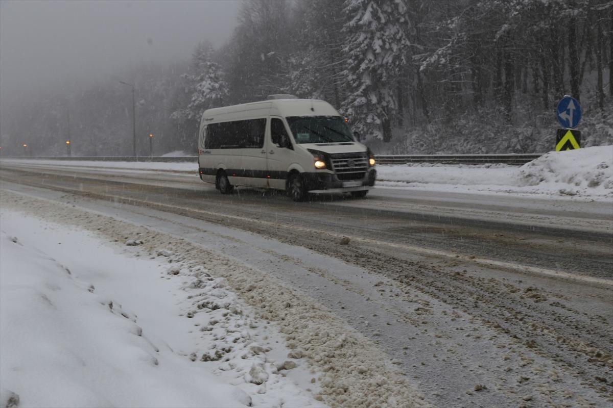 Bolu Dağı'nda kar, tipi ve sis etkili oluyor