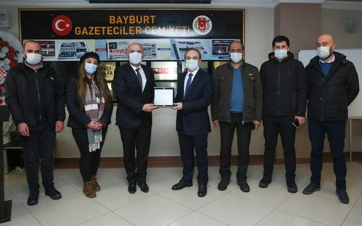 Vali C&uuml;neyt Epcim, Bayburt Gazeteciler Cemiyeti&rsquo;ni ziyaret etti