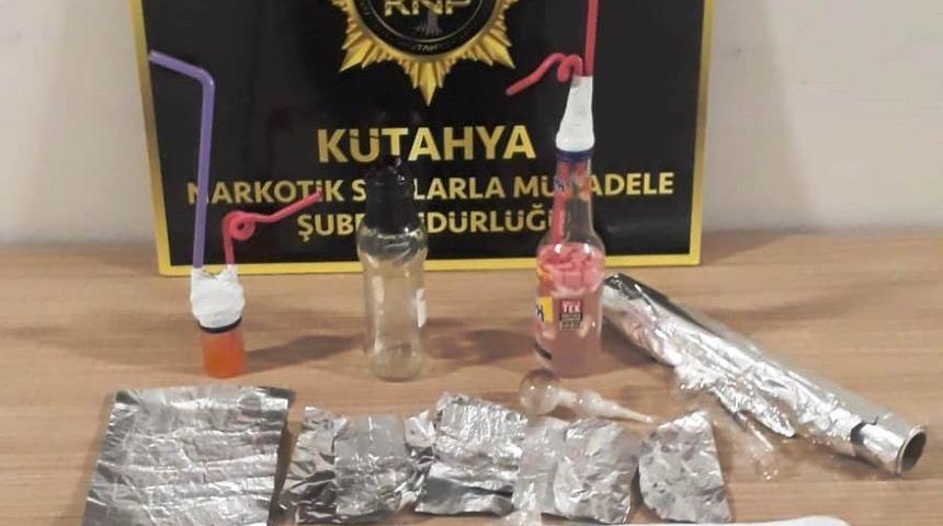 K&uuml;tahya&rsquo;da 4 bin 100 adet i&ccedil;i kıyılmış t&uuml;t&uuml;nle doldurulmuş makaron ele ge&ccedil;irildi