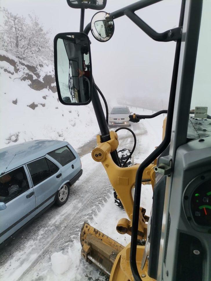 Nazilli Belediyesi karla mücadeleye devam ediyor G3