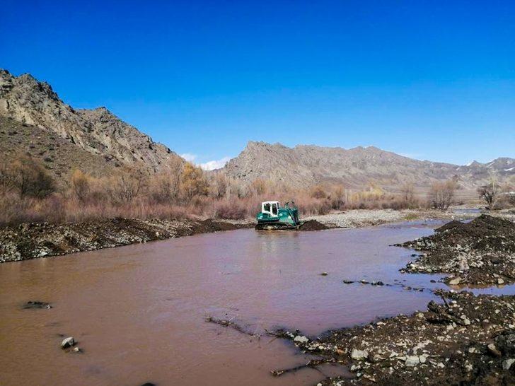 Erzurum ilçelerinde dere tanzimi ve sedde yapım çalışmaları devam ediyor G5