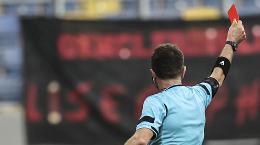 Süper Lig'de kırmızı kartlar arttı, sarı kartlar azaldı