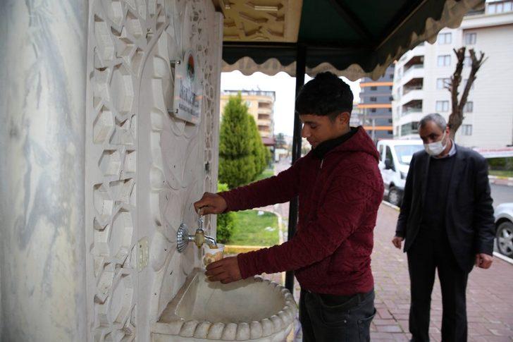 Karaköprü’de su çeşmesinden sıcak çorba akıyor G2