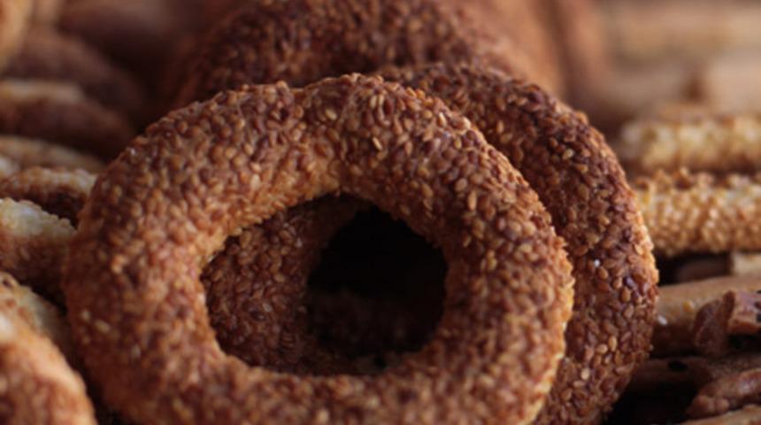 Kandil simidi nasıl yapılır? Susamlı ve susamsız kandil simidi tarifi ve malzemeleri...