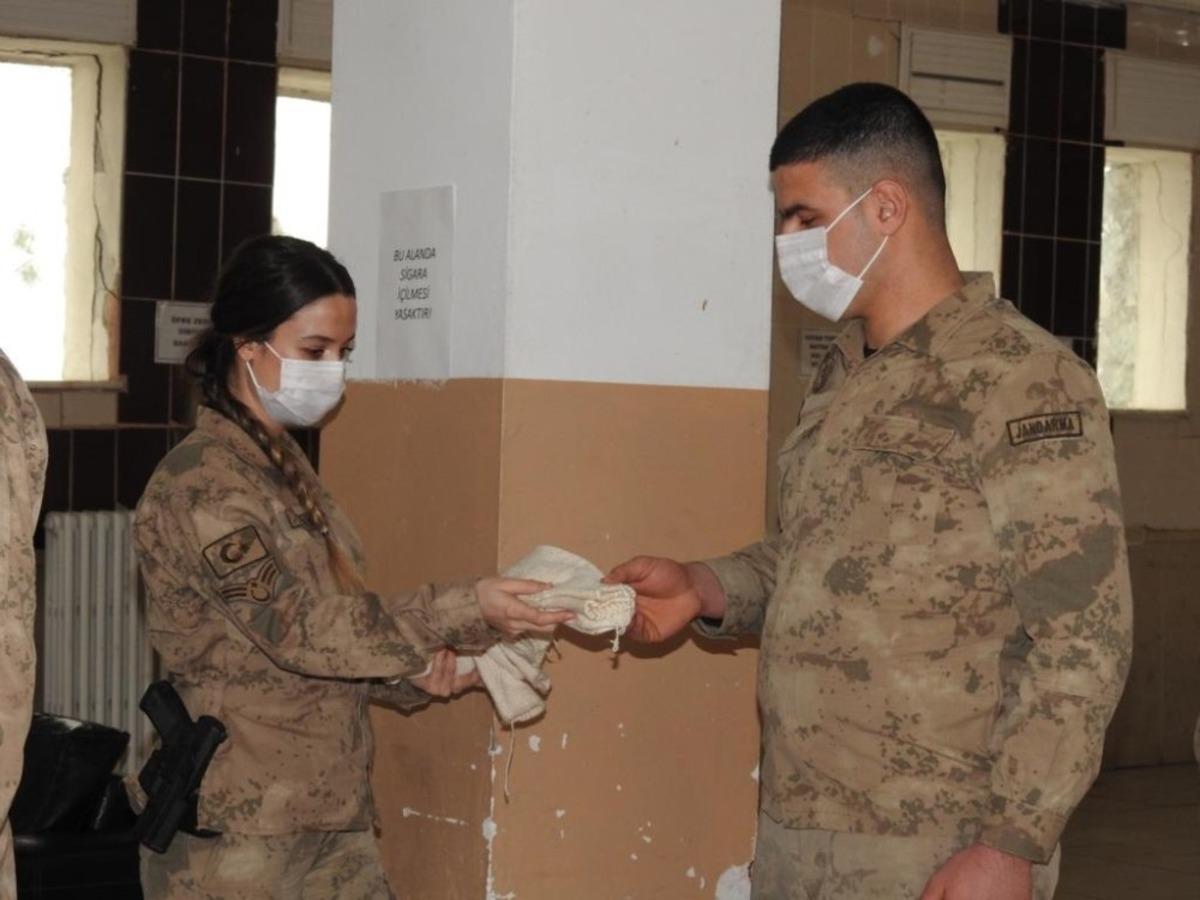 87 yaşındaki ninenin &ouml;rd&uuml;ğ&uuml; &ccedil;oraplar, Mehmet&ccedil;iğe ulaştı