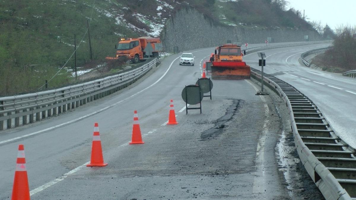 D&uuml;zce - Ak&ccedil;akoca karayolunda &ccedil;&ouml;kme meydana geldi