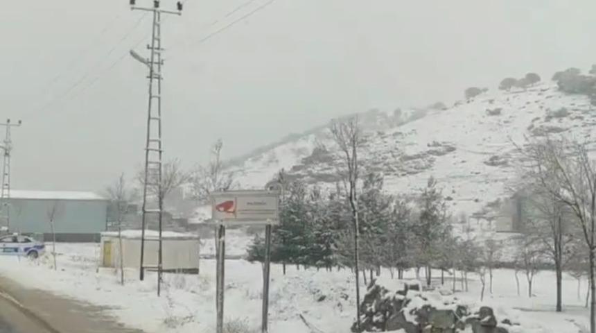 Mazıdağı güne karla uyandı