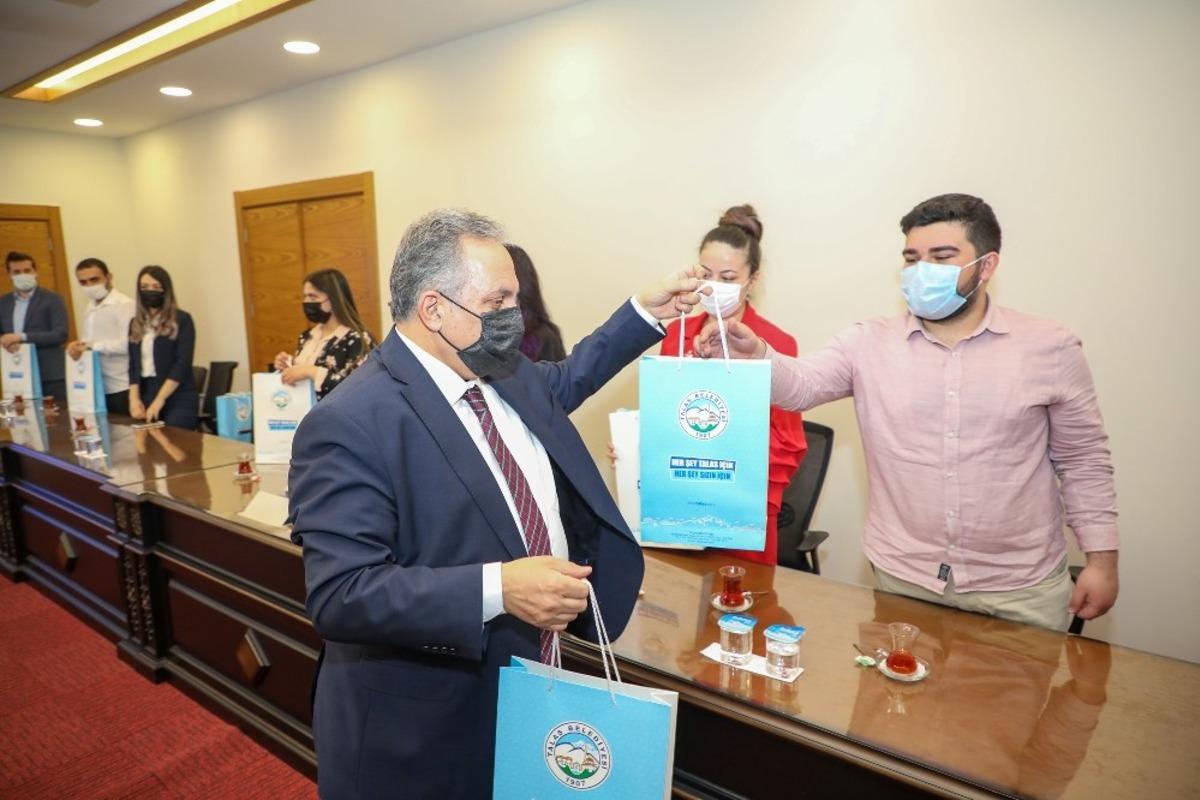 Başkan Yal&ccedil;ın&rsquo;a &rsquo;D&uuml;nya Tiyatro G&uuml;n&uuml;&rsquo; ziyareti