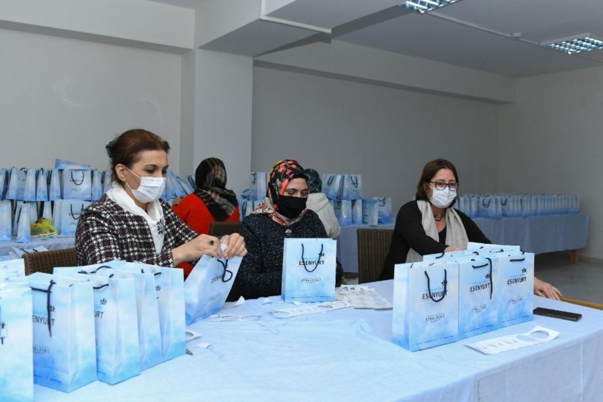 Esenyurtlu g&uuml;&ccedil;l&uuml; kadınlar &uuml;retmeye devam ediyor