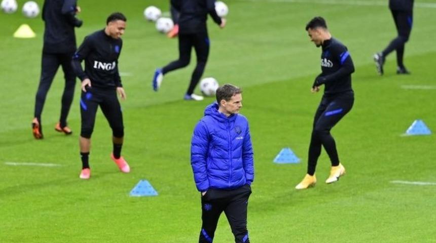 Hollanda'da koronavir&uuml;sle ilgili en b&uuml;y&uuml;k saha deneyi: Letonya ma&ccedil;ına 5 bin seyirci alınacak