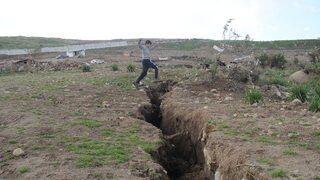 İzmir’deki korkutan çatlaklara ilişkin büyükşehirden açıklama