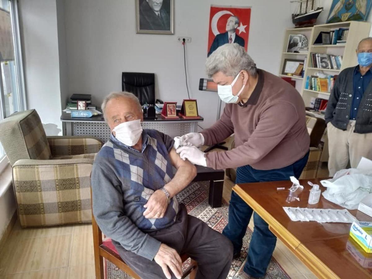 Paşaliman Adası&rsquo;nda 65 yaş &uuml;st&uuml; vatandaşlar aşılandı