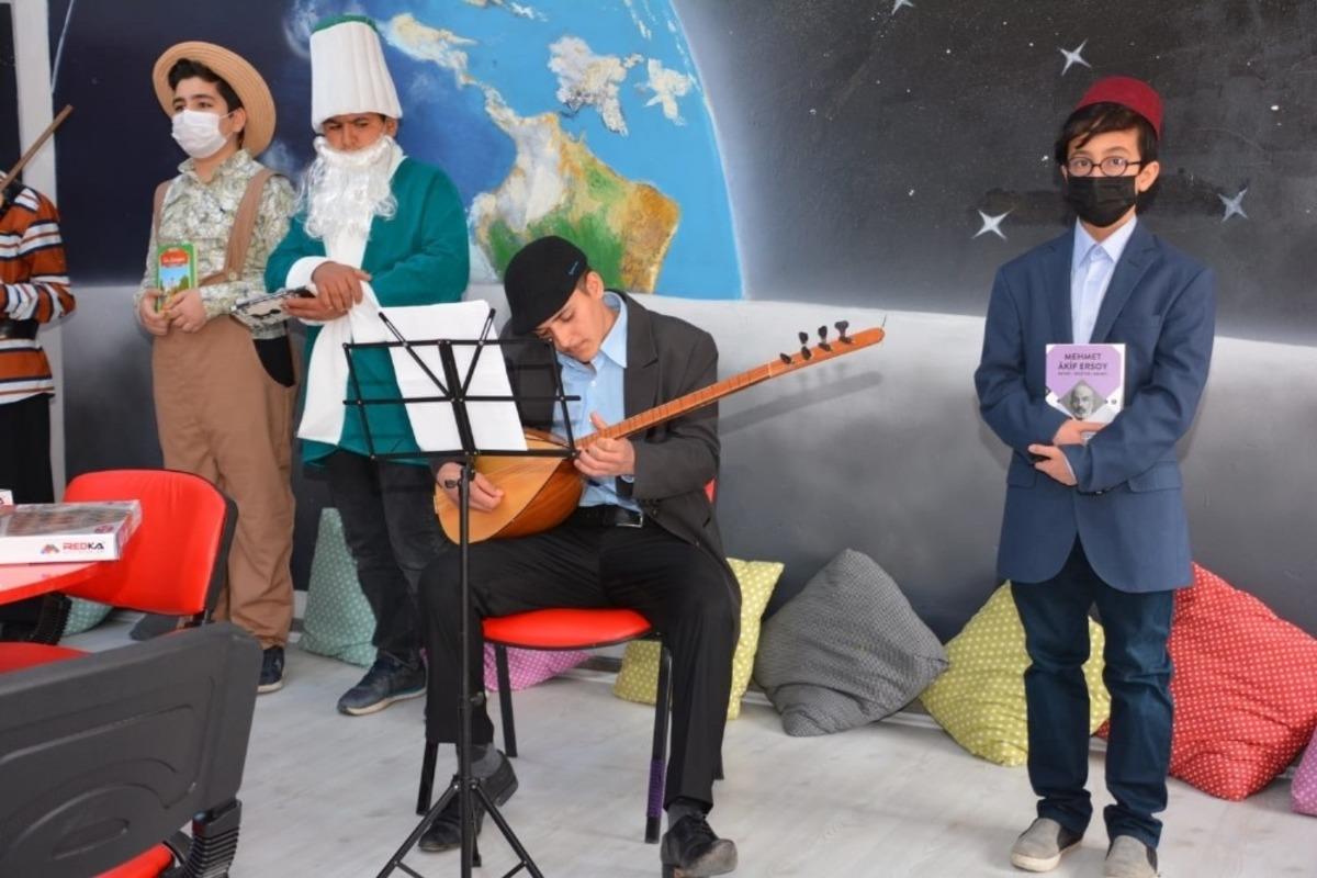 Kırıkkale&rsquo;de &ouml;ğrenciler kitap karakterlerine b&uuml;r&uuml;nd&uuml;