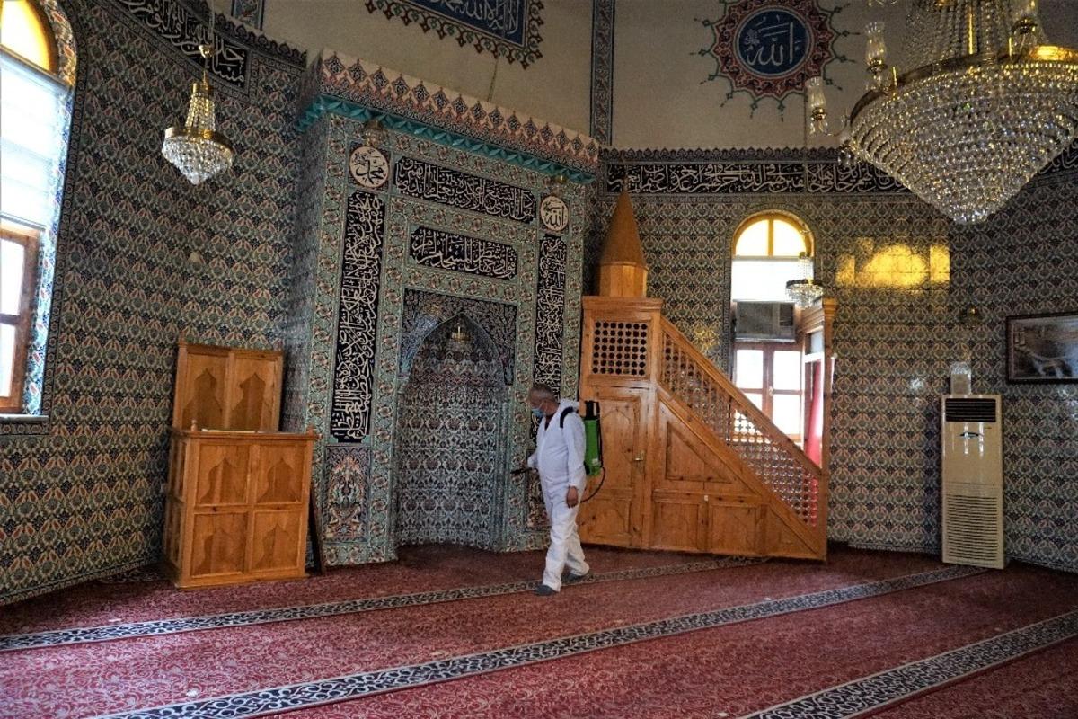 Ankara&rsquo;da ibadethane dezenfekte işlemleri devam ediyor