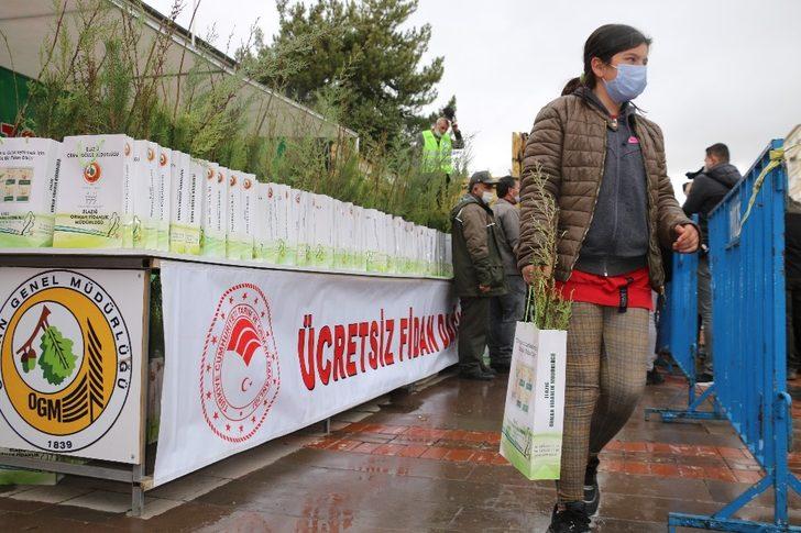 Elazığ’da vatandaşlara 5 bin adet ücretsiz fidan dağıtıldı G2